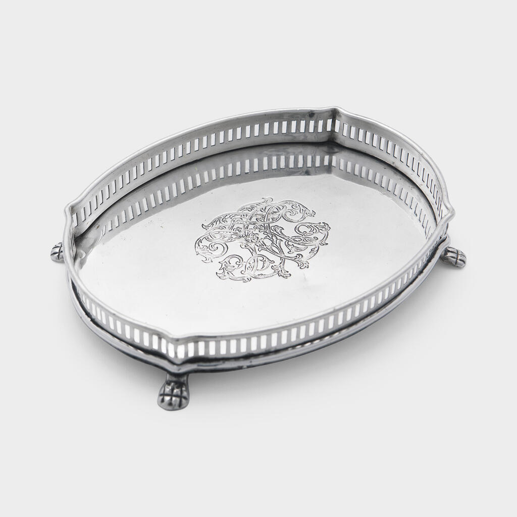 BANDEJINHA OVAL PRATA GRADE