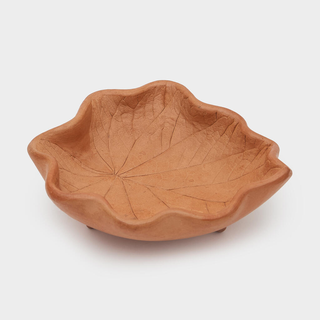 CENTRO DE MESA FOLHA CERÂMICA TIJOLO 3 PÉS