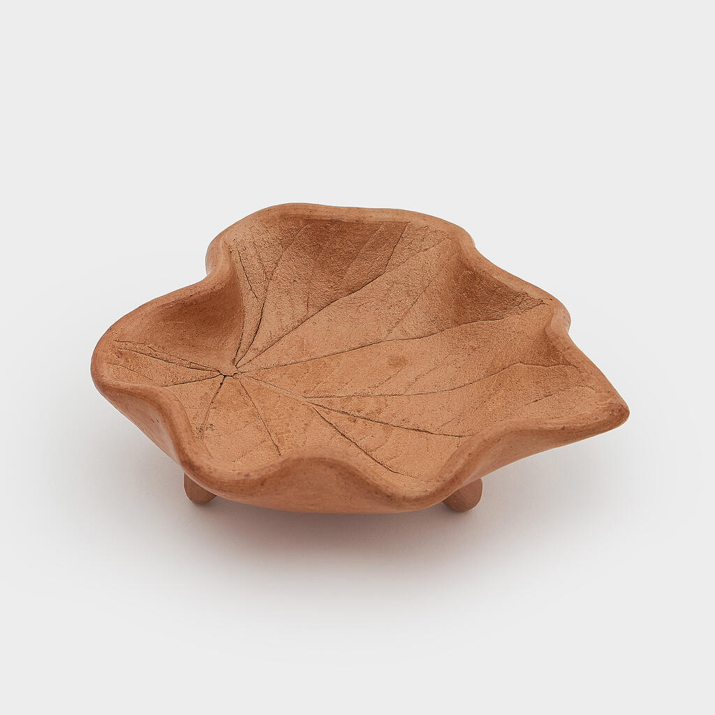 CENTRO DE MESA FOLHA CERÂMICA TIJOLO 3 PÉS