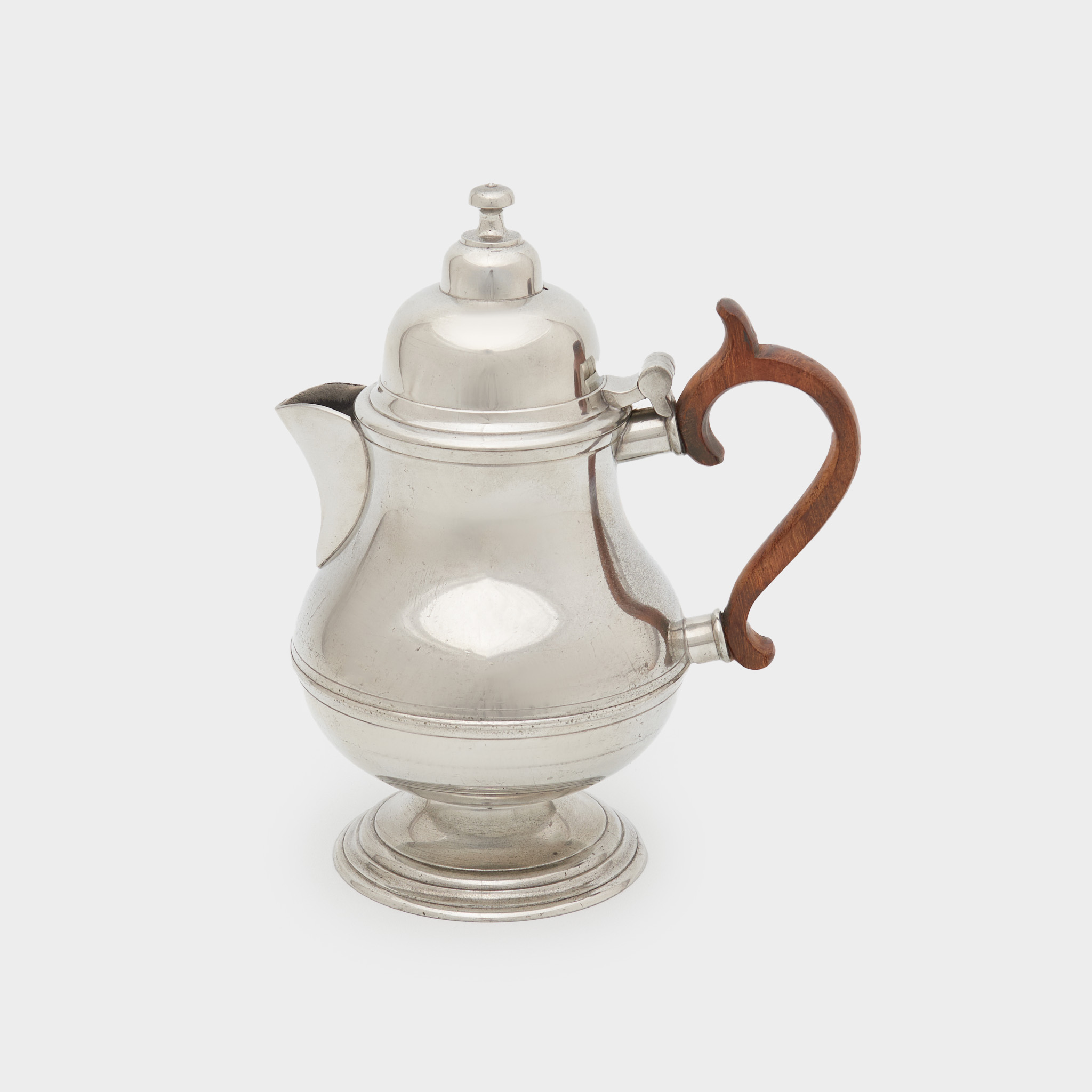 BULE CHA ESTANHO POLIDO ALÇA MADEIRA