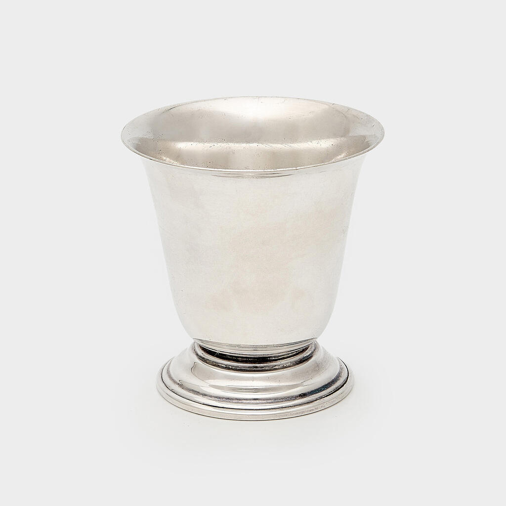 COPO PRATA LISO COM PÉ