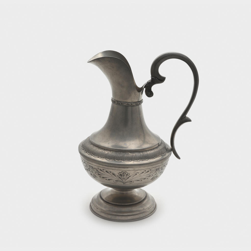 JARRA ESTANHO BICO FINO TRABALHADO