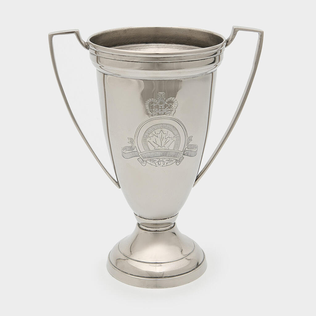 TAÇA PRATA BRASÃO BASE PRATA