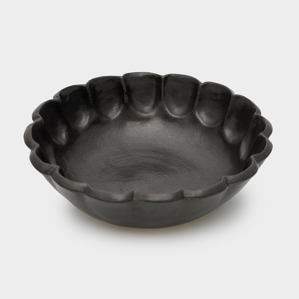 TIGELA CERÂMICA PRETA ONDULADA