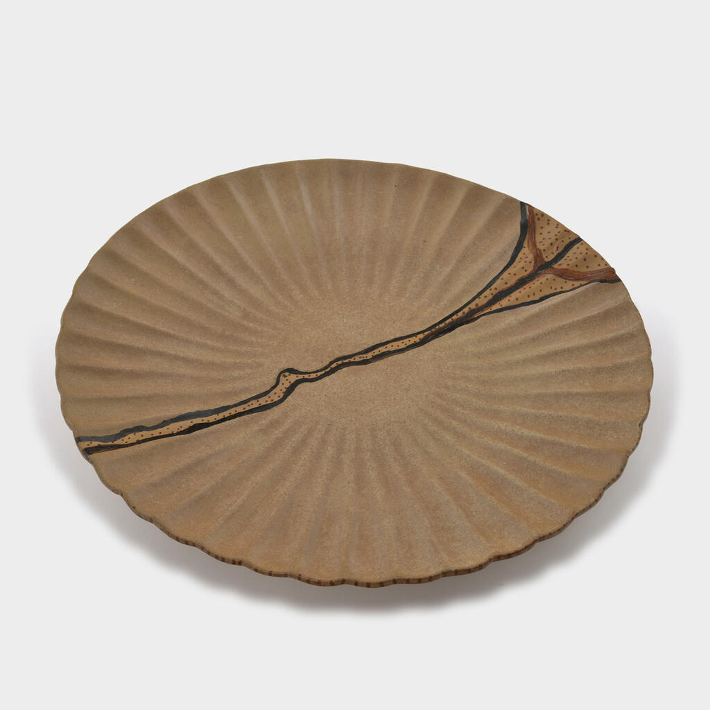 TRAVESSA CERÂMICA OCRE CANELADA LISTRA PRETA