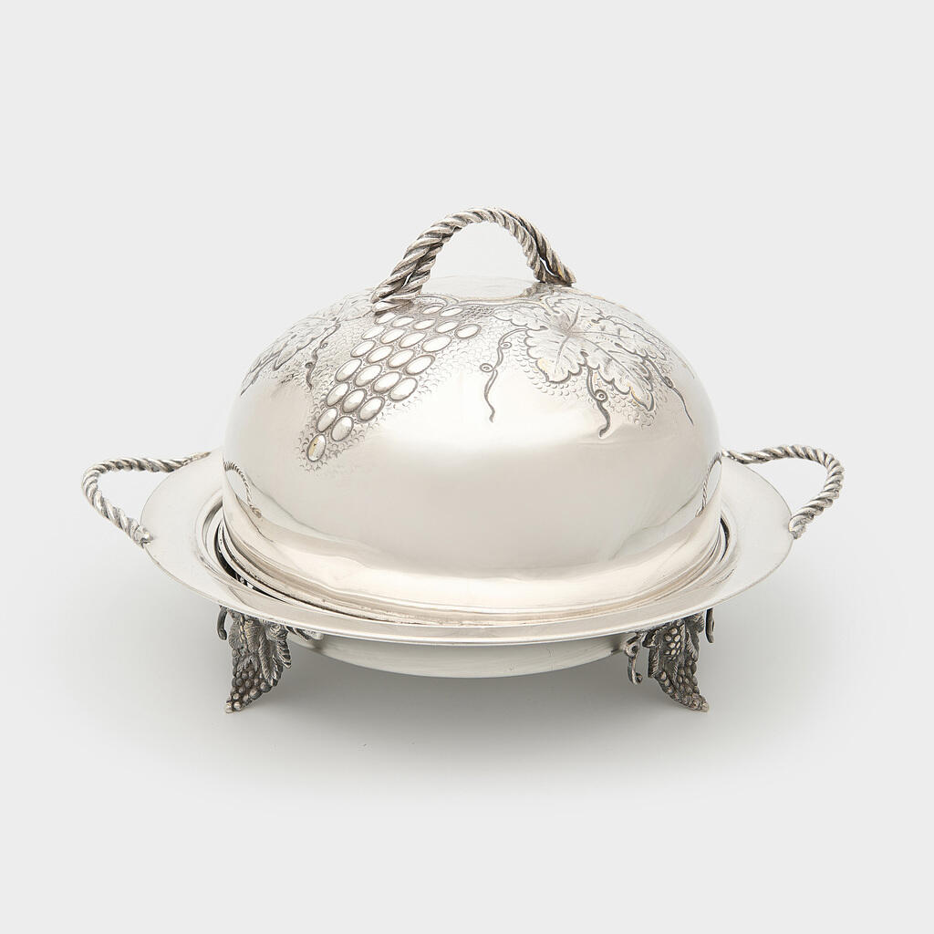 TRAVESSA REDONDA FUNDA PRATA COM PÉ DE UVA