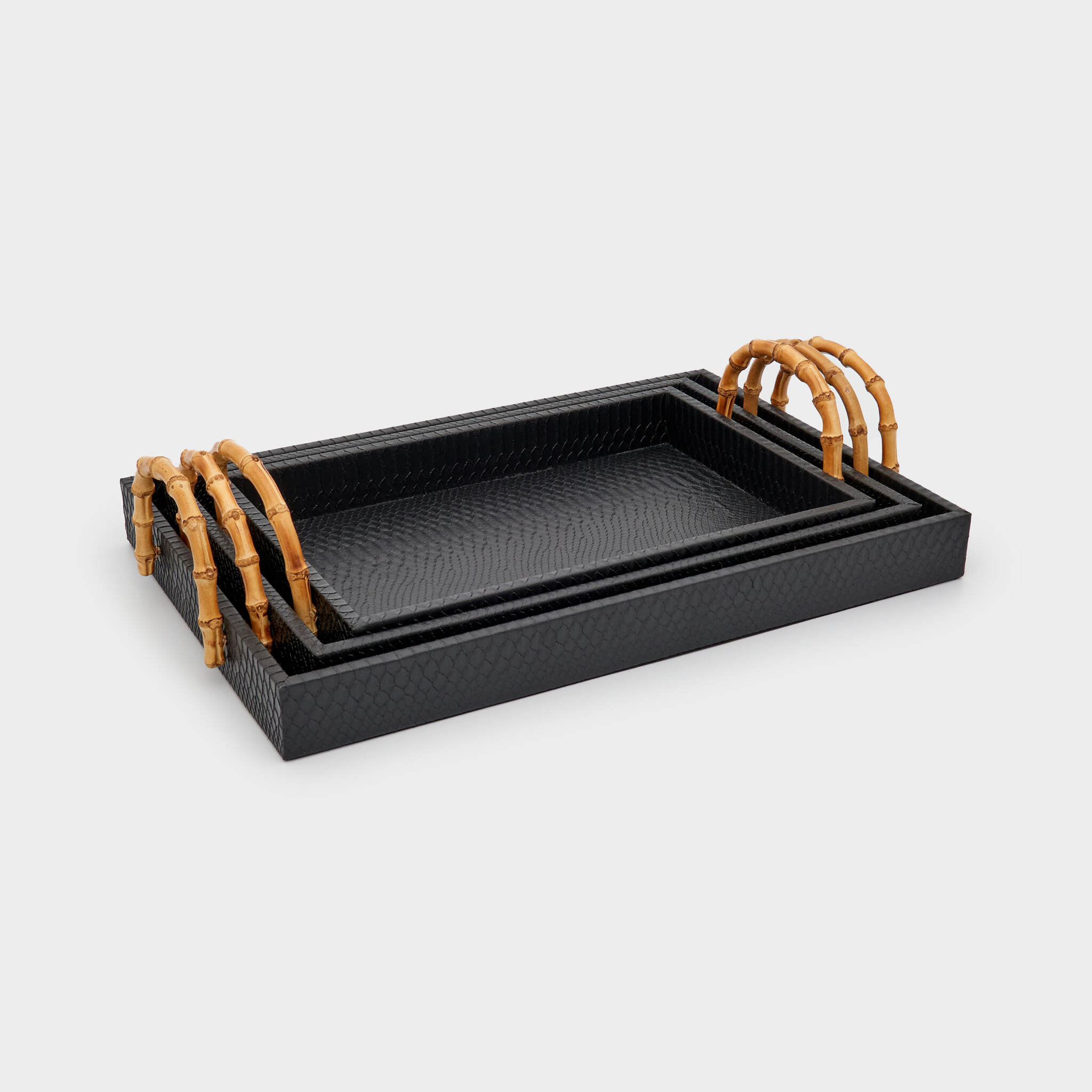 BANDEJA RETANGULAR COURO PRETA ALÇA BAMBU
