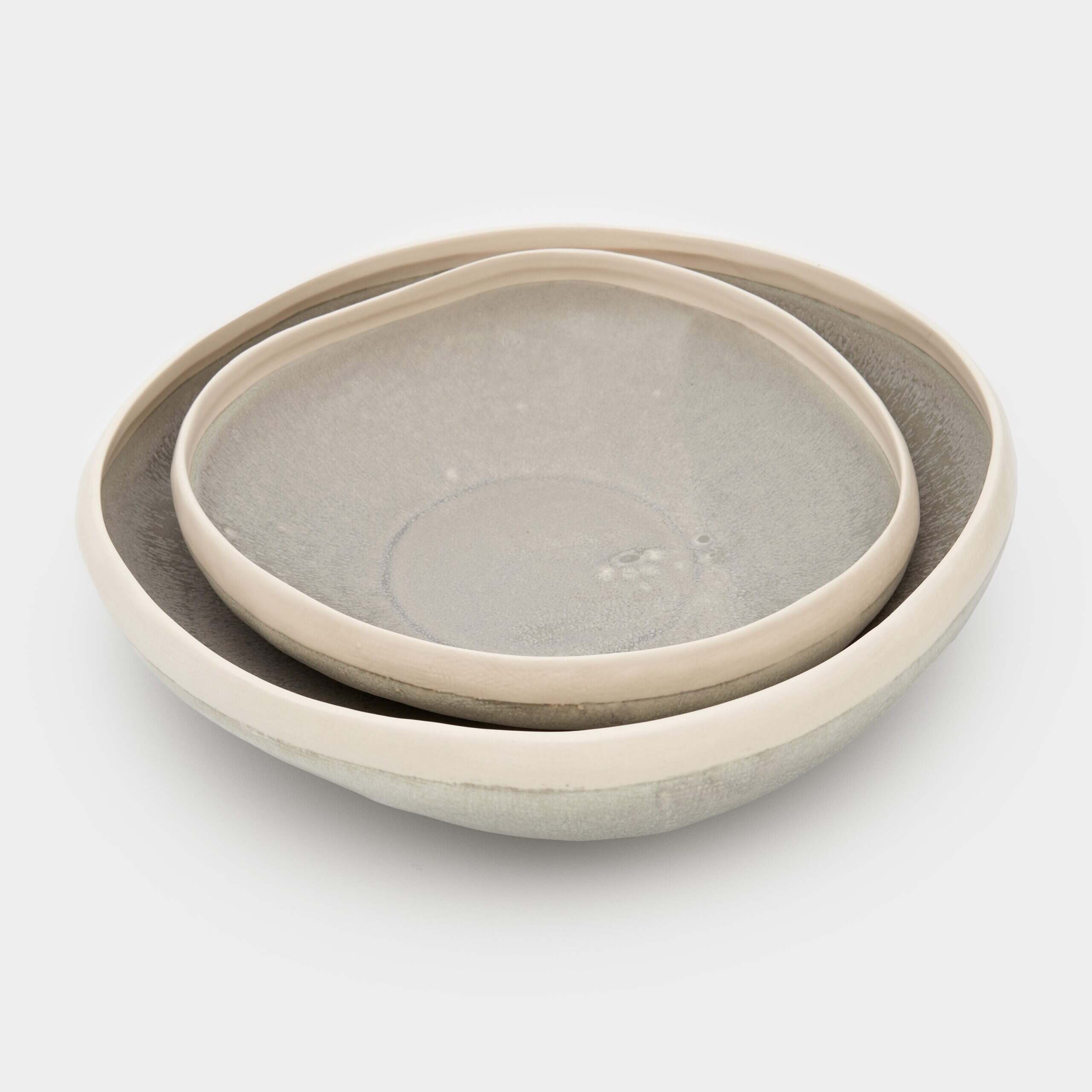 SALADEIRA ORGÂNICA CERÂMICA CINZA FAIXA CRU