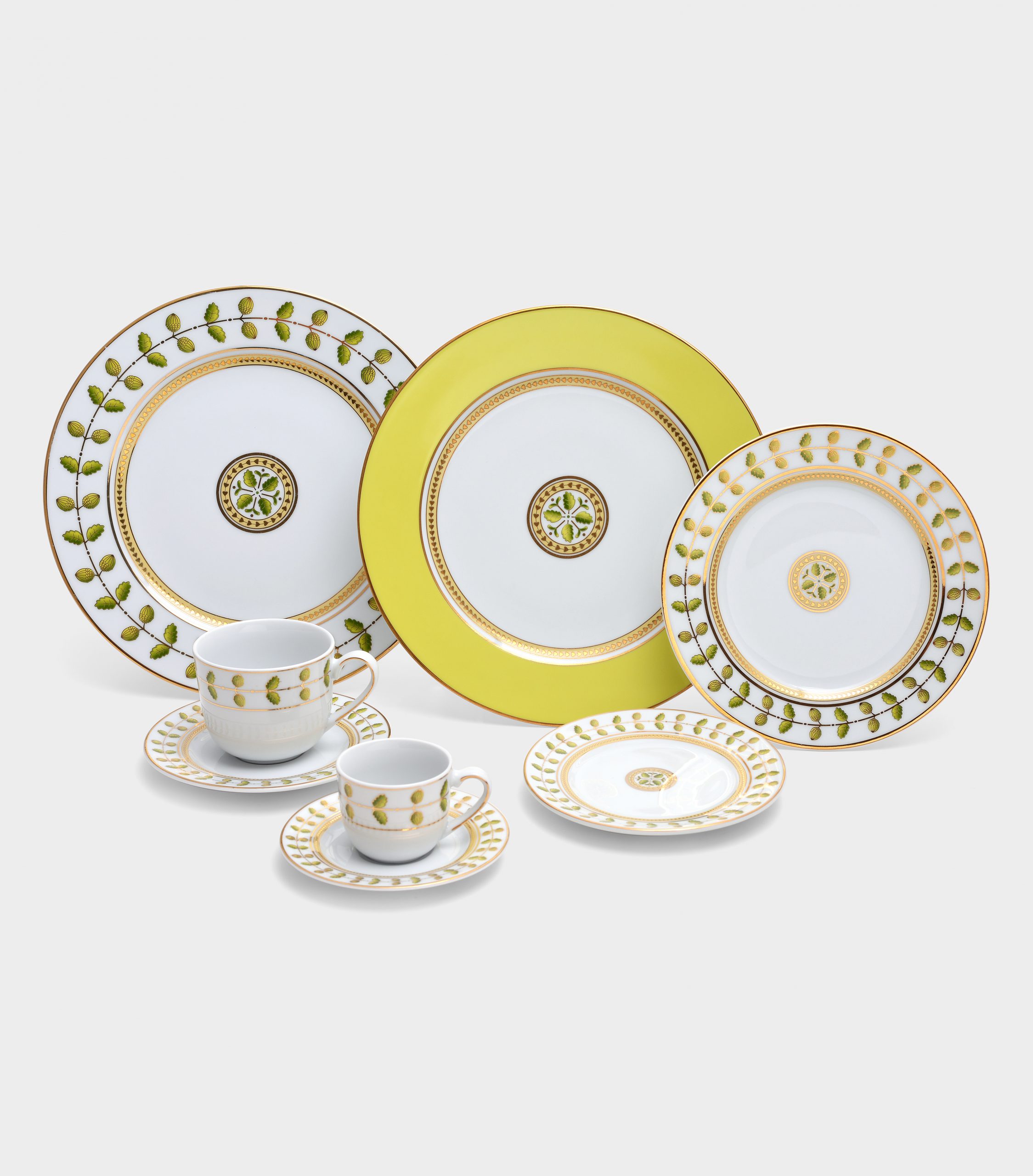 PRATO SOBREMESA BORDA FOLHAGEM E FOLHAGEM NO CENTRO