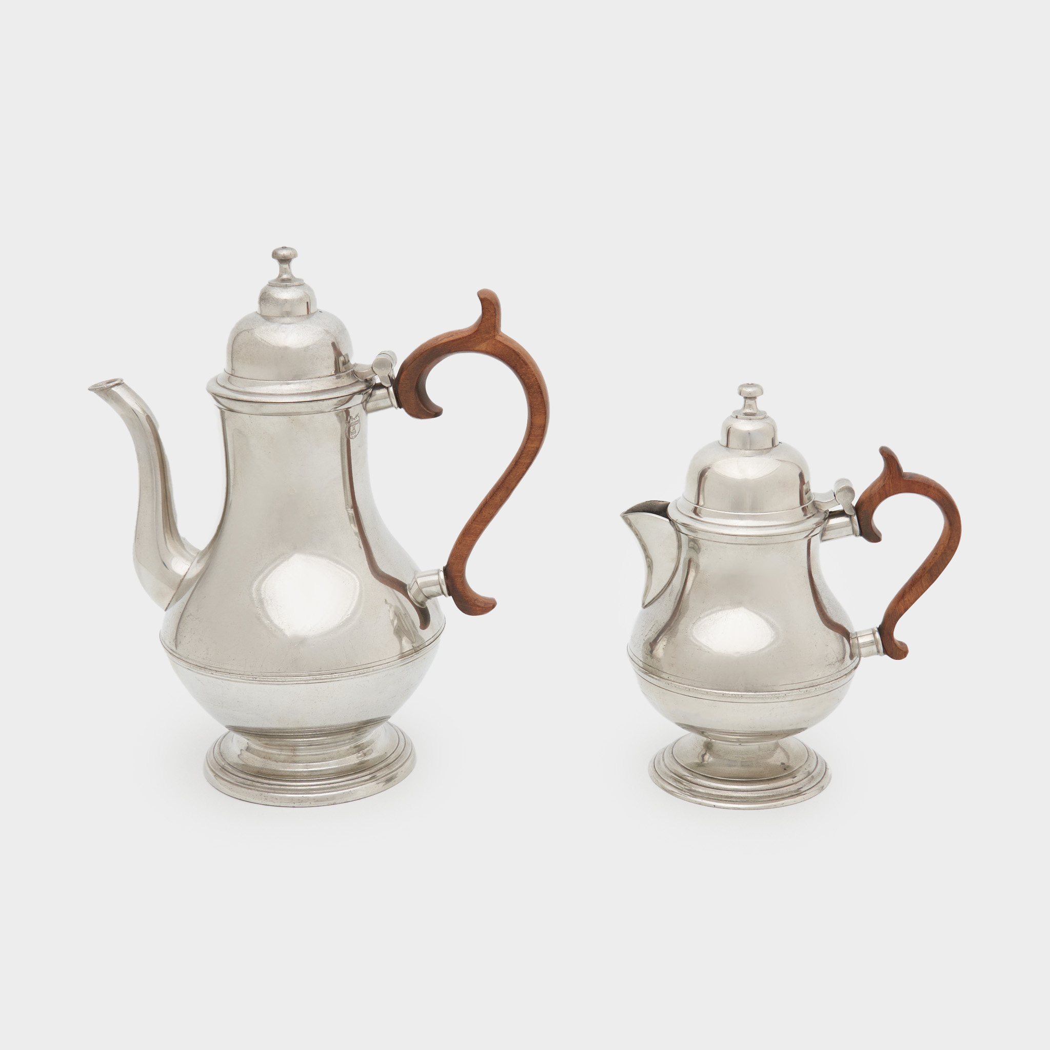 BULE CAFÉ ESTANHO POLIDO ALÇA MADEIRA