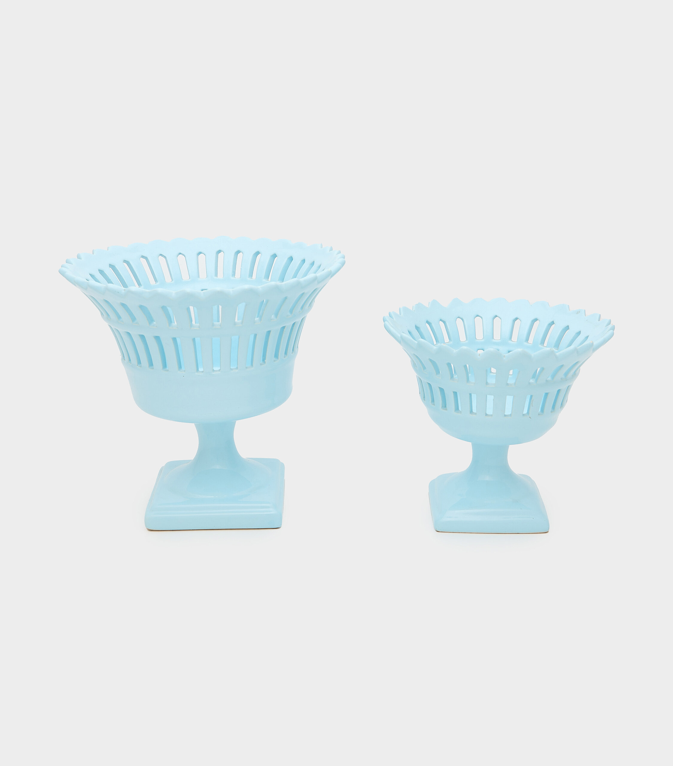 FRUTEIRA CERÂMICA AZUL CLARO VAZADA